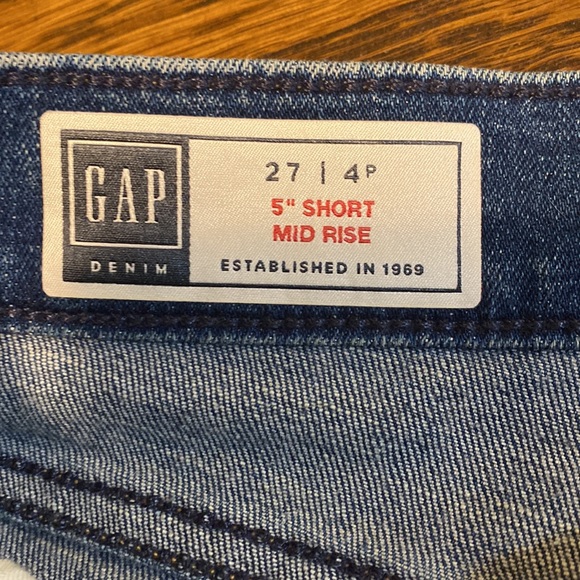 NEW! GAP jean shorts - Picture 3 of 3